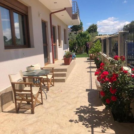 Gaestehaus Dimitra Paralia Dionysiou Exterior photo